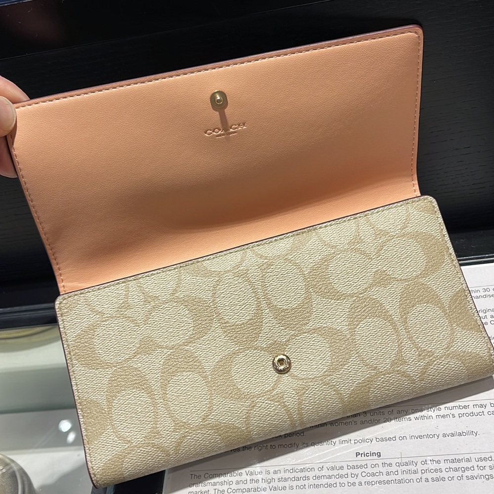 Coach Slim Trifold Wallet In Signature Canvas
IM/Light Khaki/Faded Blush - Picture 5 of 16